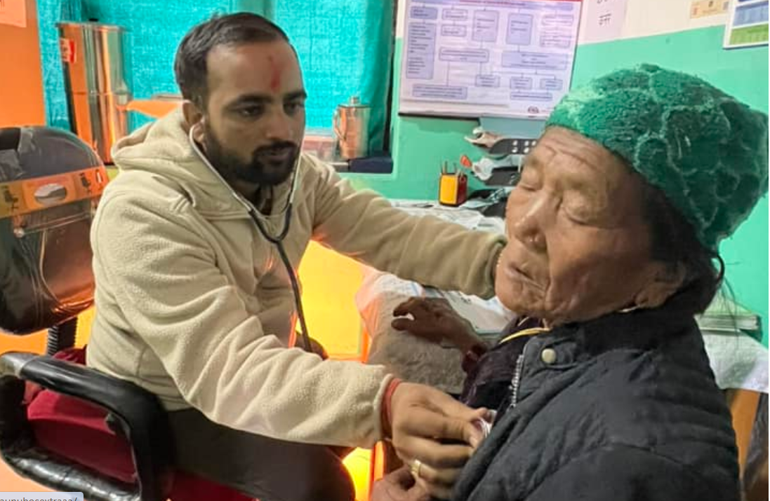 धवलागिरिमा ‘दीर्घरोगीसँग अध्यक्ष’ कार्यक्रम