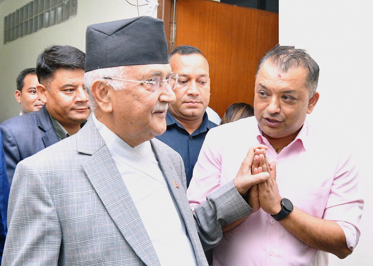 ओलीलाई गगनको सुझावः मन्त्री कांग्रेसको होस् कि एमालेको, गलत गर्छ भने मिनेटभरमा बर्खास्त गर्न सक्नुपर्छ