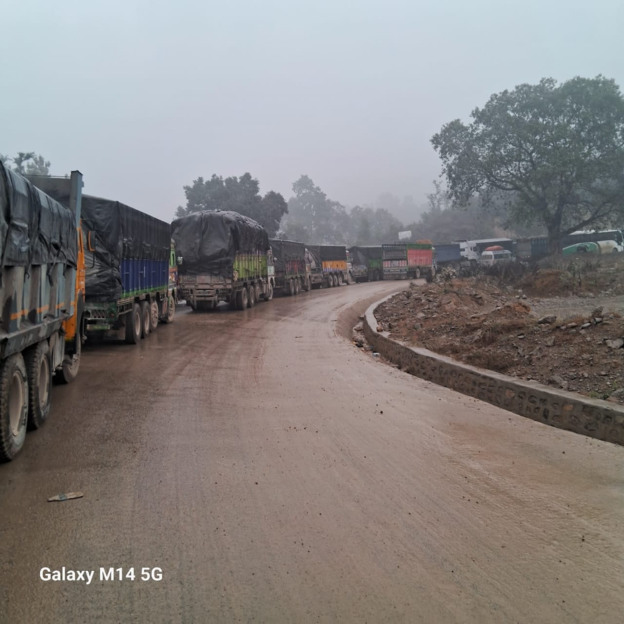 चिप्लो सडकका कारण दाउन्नेमा सवारी आवागमन ठप्प